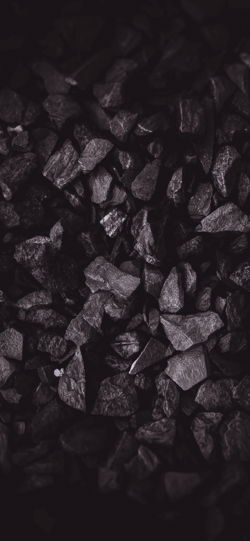 خلفية  قطع صخرية حادة سوداء اللون  للجوال