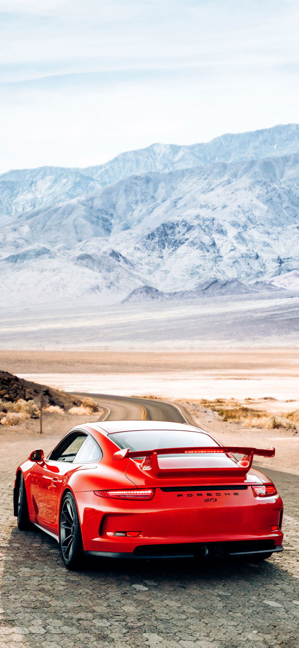 خلفية سيارة بورش حمراء في وادي صخري للجوال